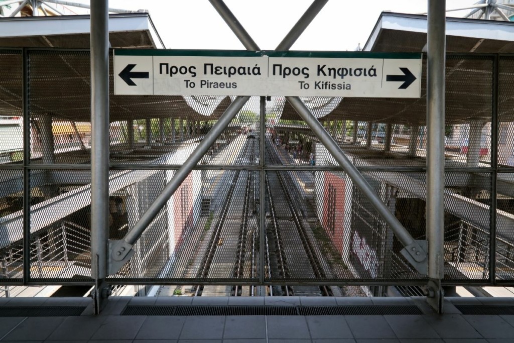 Στα “χέρια” της ΕΛΑΣ 22χρονος που επιτέθηκε σε αστυνομικούς στον ΗΣΑΠ Πετραλώνων – Τους πέταξαν πέτρες