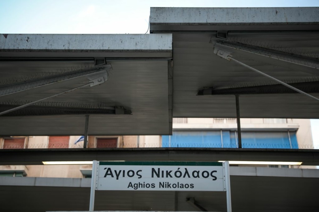 Άνδρας έπεσε στις γραμμές του ΗΣΑΠ στον “Άγιο Νικόλαο” – Διακόπηκε η κυκλοφορία