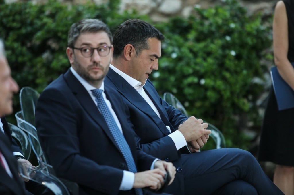 Η επίθεση του ΠΑΣΟΚ στον Τσίπρα που βάζει “φωτιές” στα σενάρια για “συνεργασία” με ΣΥΡΙΖΑ