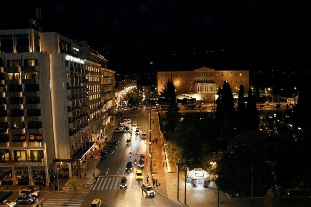 Ανήλικοι προσέγγισαν και λήστεψαν ανήλικους στην Πλατεία Συντάγματος