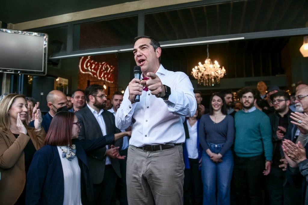 Απάντησε στον Μητσοτάκη ο Τσίπρας από την Αγία Παρασκευή – “Θα υψώσουμε φράχτη στην αδικία”