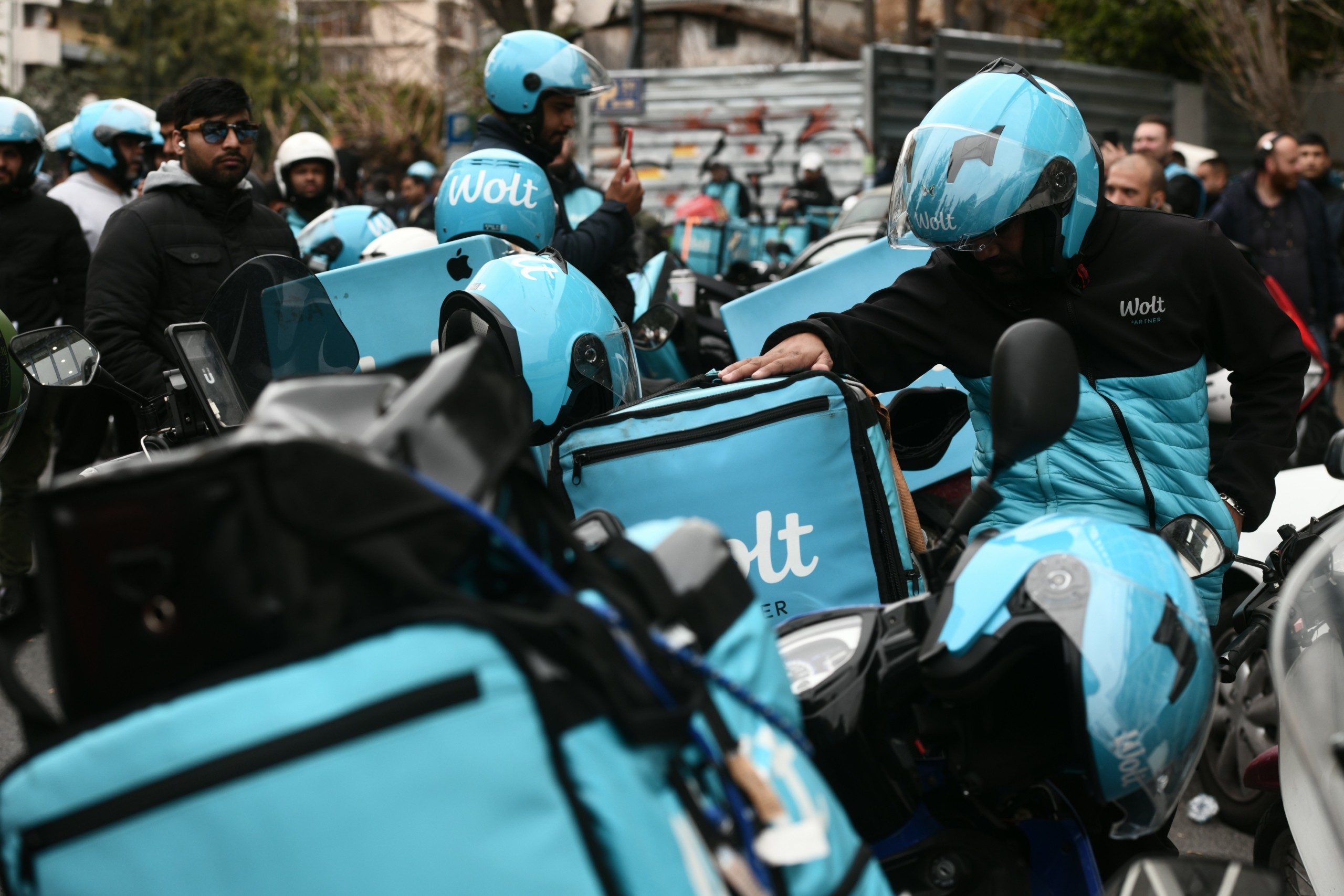 Συγκέντρωση διαμαρτυρίας διανομέων της Wolt – Τα αιτήματά τους (pics&vid)