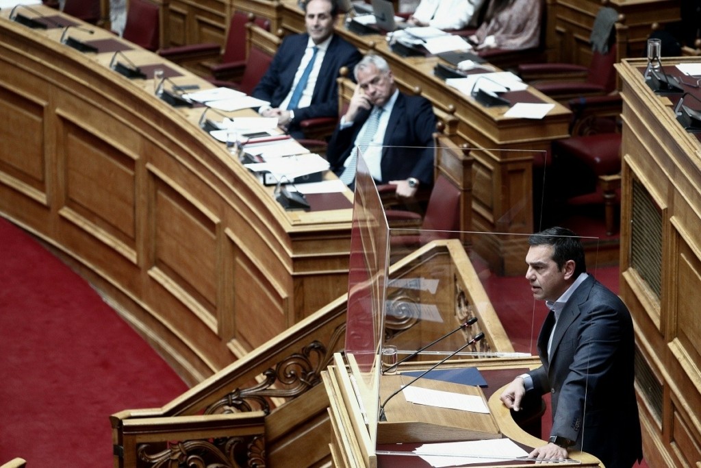 Υπερψηφίστηκε η τροπολογία για το “μπλόκο” Κασιδιάρη στη Βουλή – Σκληρή κόντρα ΝΔ με ΣΥΡΙΖΑ με φόντο τις εκλογές