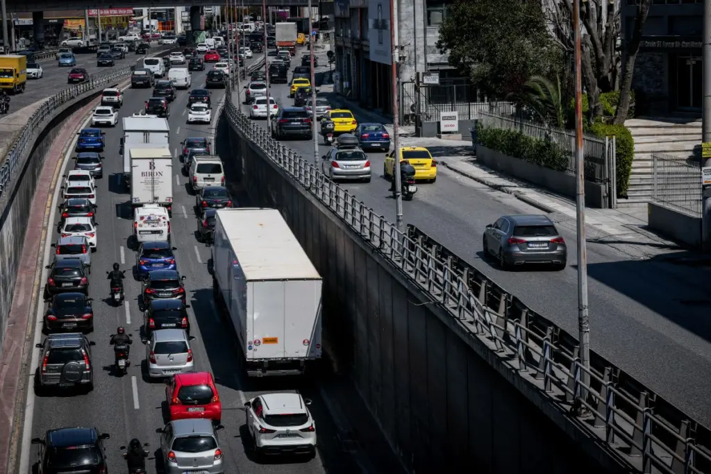 Αυξημένη κίνηση στους δρόμους με την επιστροφή των εκδρομέων