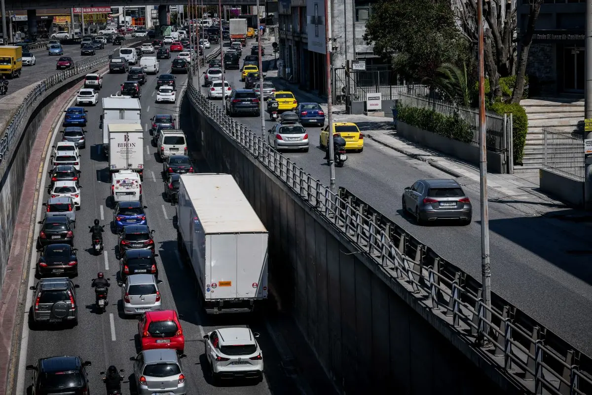 Αυξημένη κίνηση στους δρόμους με την επιστροφή των εκδρομέων