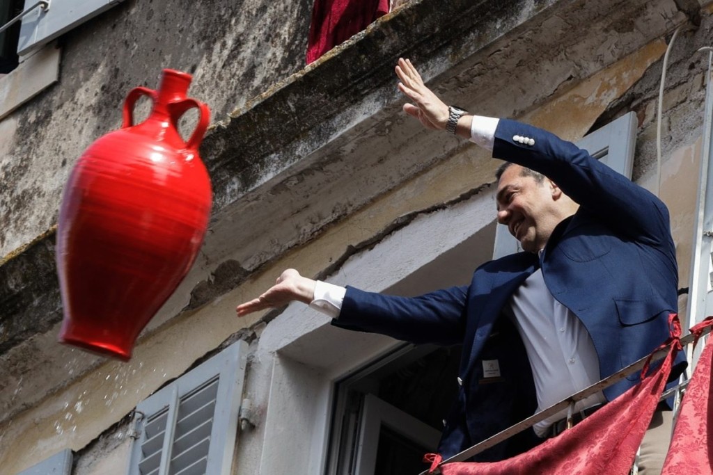 Πέταξε κανάτα και ο Αλέξης Τσίπρας στην Κέρκυρα – Περνάει εκεί τις ημέρες του Πάσχα