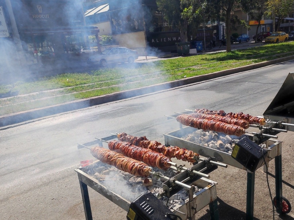 Το αρνί και το φαγοπότι τους έστειλε νοσοκομείο – Tουλάχιστον 10 περιστατικά στη Λάρισα