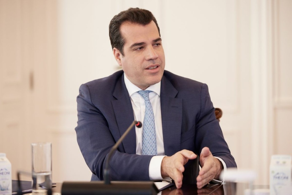 Στο νοσοκομείο ο Θάνος Πλεύρης μετά την επίθεση στα Πετράλωνα – Τραυματίστηκε στο μάτι