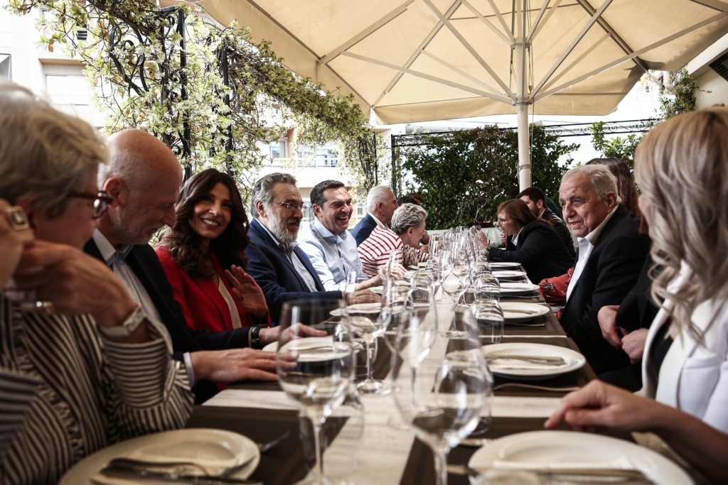Εκλογές 2023: Γεύμα Τσίπρα στο Κουκάκι με τους υποψήφιους του Επικρατείας του ΣΥΡΙΖΑ (pics)