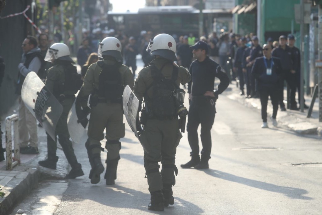 Παναθηναϊκός – ΑΕΚ: Επεισόδια με τα ΜΑΤ έξω από τη Λεωφόρο λίγο πριν το ντέρμπι