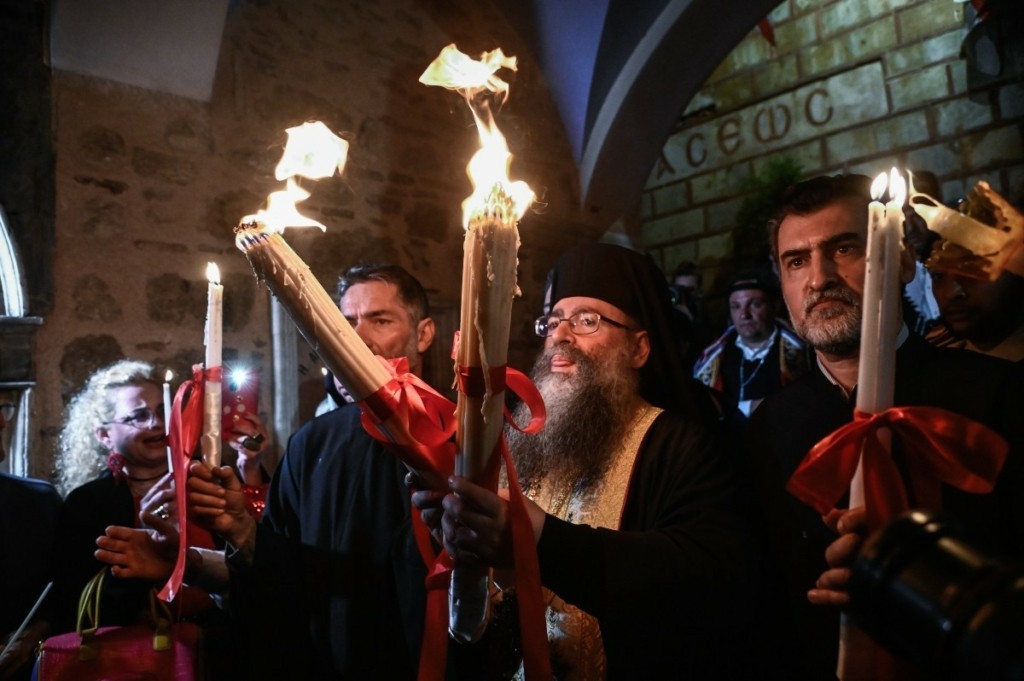 Το απόγευμα του Μεγάλου Σαββάτου το Άγιο Φως στην Αθήνα με ειδική πτήση