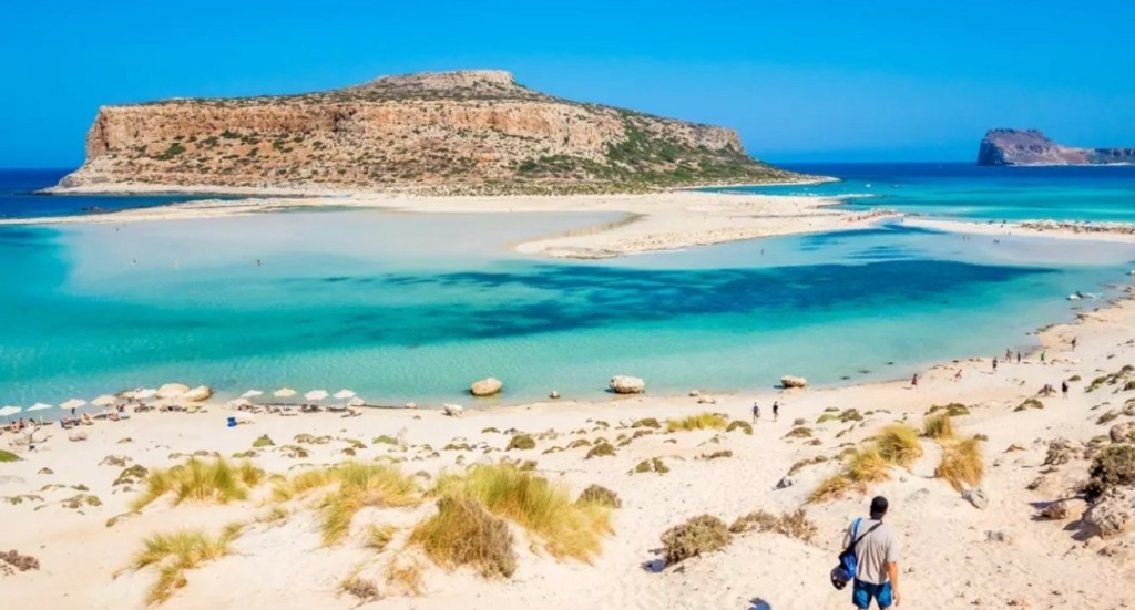 Αυτές είναι οι καλύτερες παραλίες στην Ελλάδα σύμφωνα με τη Vogue