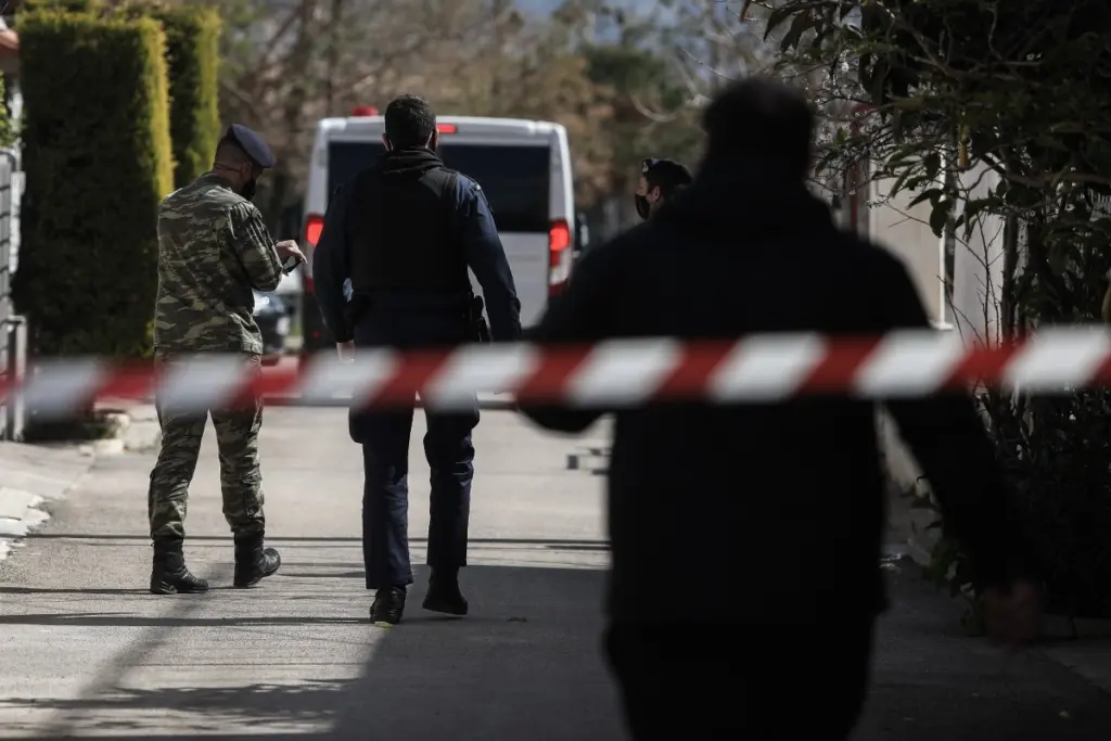 Συναγερμός στο κέντρο της Αθήνας: Εντοπίστηκε ύποπτο αντικείμενο στην οδό Σισίνη