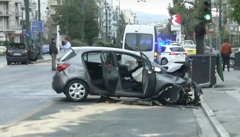 Τροχαίο στη Λεωφόρο Αλεξάνδρας με τρεις τραυματίες (vid)