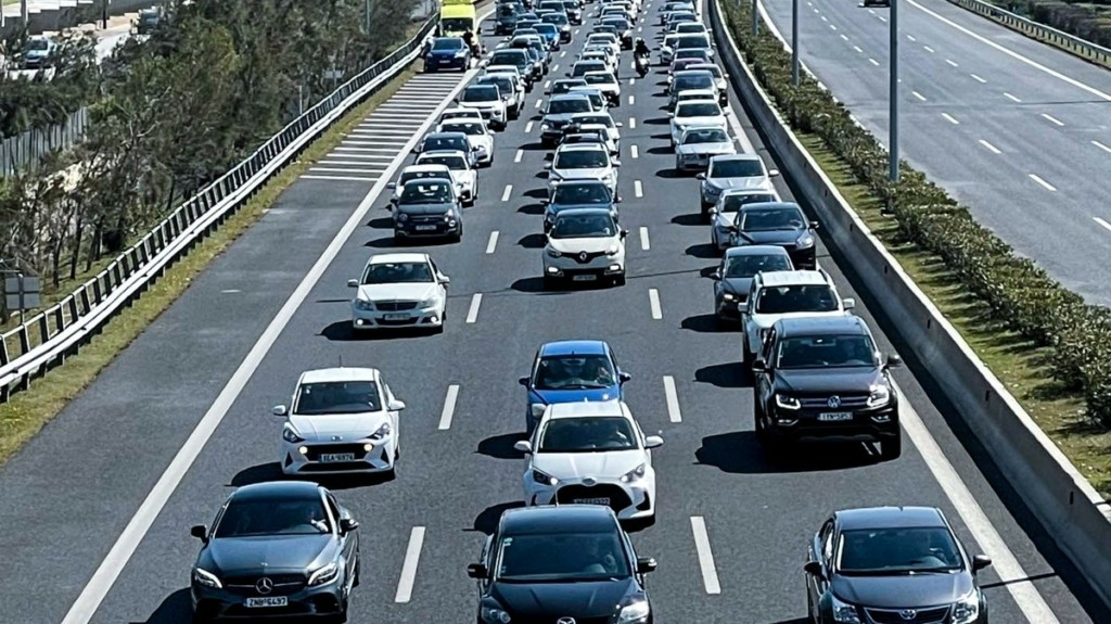 Κίνηση ΤΩΡΑ: Διακοπή κυκλοφορίας στην έξοδο προς περιφερειακή Αιγάλεω λόγω τροχαίου