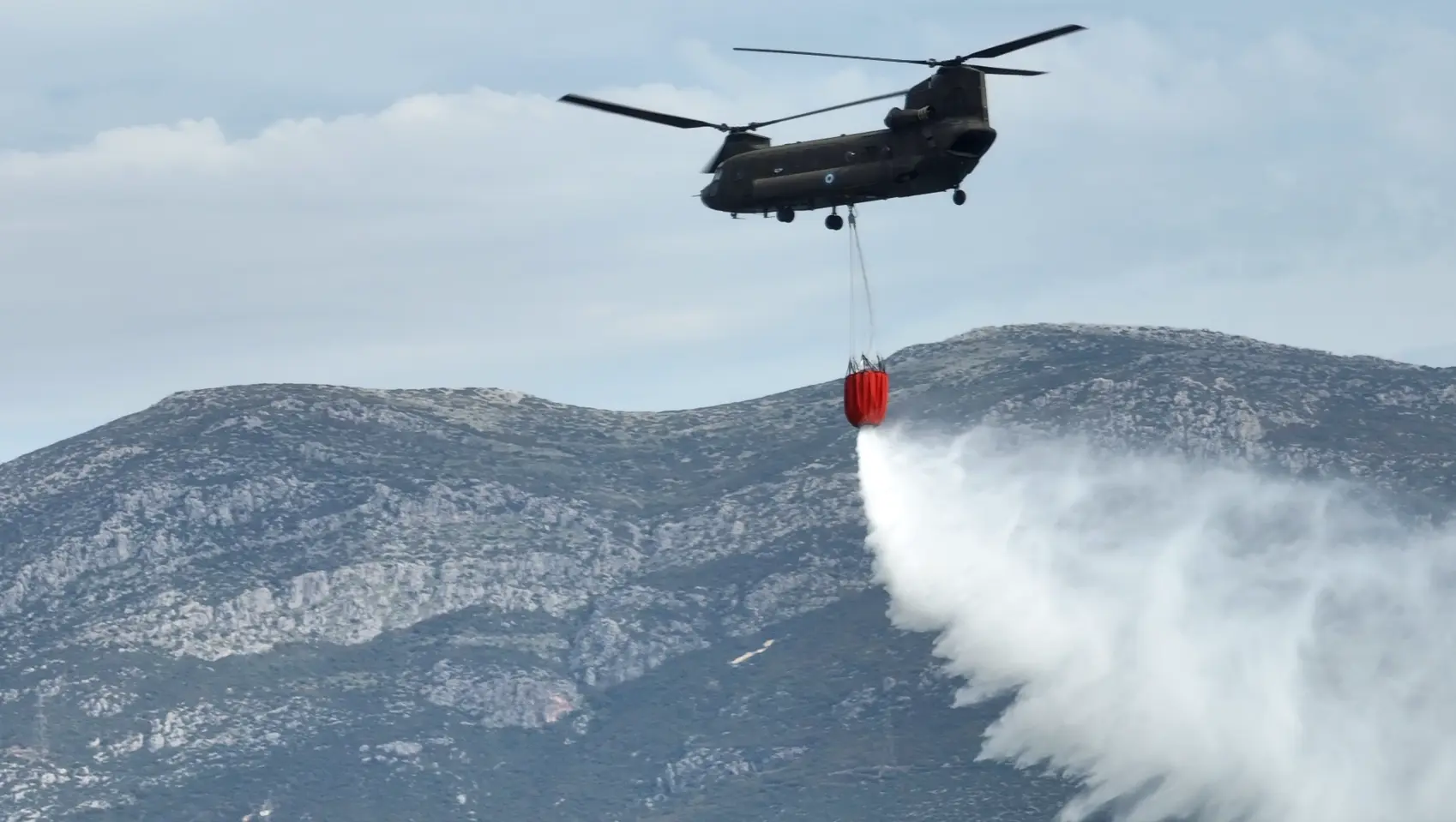 Συγκλονίζει βίντεο της αεροπορίας από τις δοκιμαστικές πτήσεις αεροπυρόσβεσης