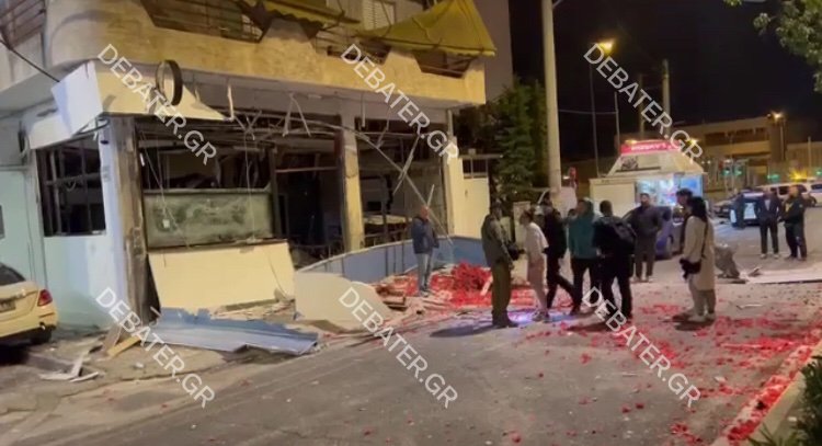 Ισχυρή έκρηξη σε καφετέρια στο Νέο Ηράκλειο –   Ζημιές και σε αυτοκίνητα (vid)