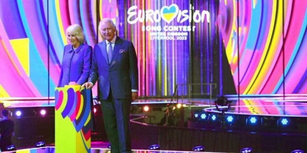 Έκανε τα αποκαλυπτήρια της σκηνής της Eurovision ο βασιλιάς Κάρολος