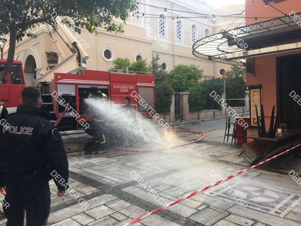 Συναγερμός από μεγάλη φωτιά σε εγκαταλελειμμένο κτίριο στο κέντρο της Αθήνας – Πού έχει διακοπεί η κυκλοφορία