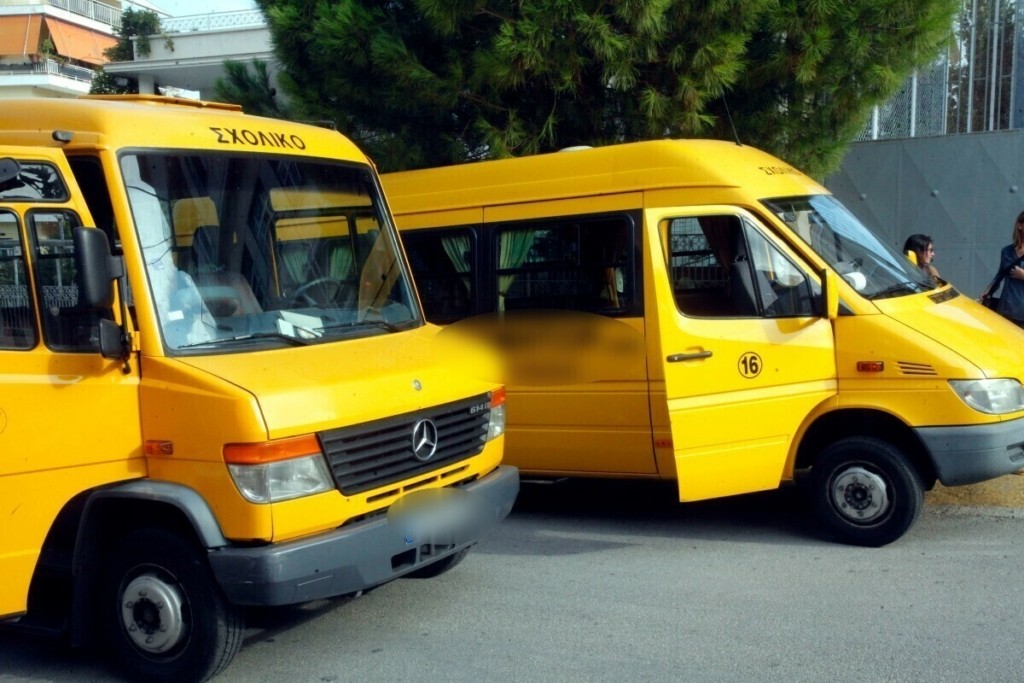 Φωτιά σε σχολικό λεωφορείο με 52 μαθητές – Αποβιβάστηκαν με ασφάλεια