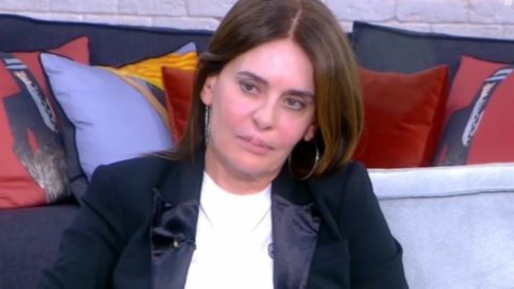 Συγκλονίζει η Κατερίνα Πλουμιδάκη για το χειρουργείο που της κατέστρεψε τα χείλη – “Σκεφτόμουν να αυτοκτονήσω” (vid)