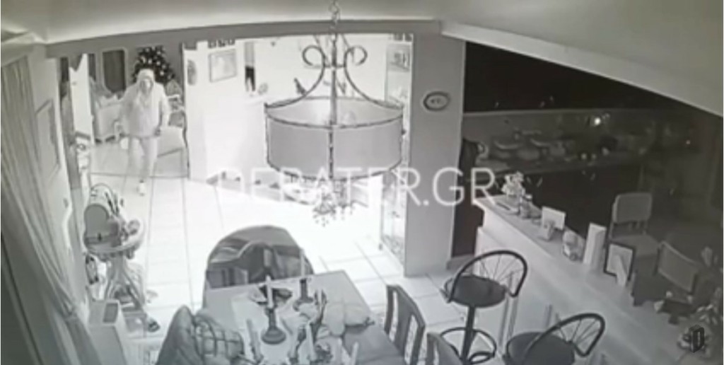 Βίντεο – ντοκουμέντο από τη διάρρηξη σε μονοκατοικία στο Κορωπί – Άρπαξαν χρηματoκιβώτιο με κοσμήματα και κάρτες