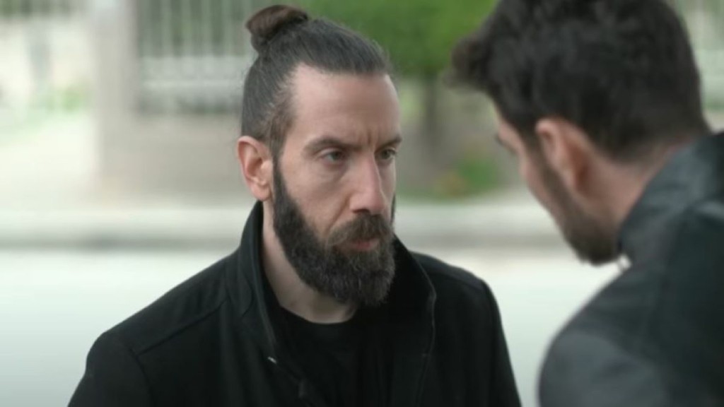 Μαύρο Ρόδο – Ο Βίκος και ο Παράσχος καταστρώνουν ένα σχέδιο ενοχοποίησης τρίτου προσώπου για το φόνο της Αγγελικής