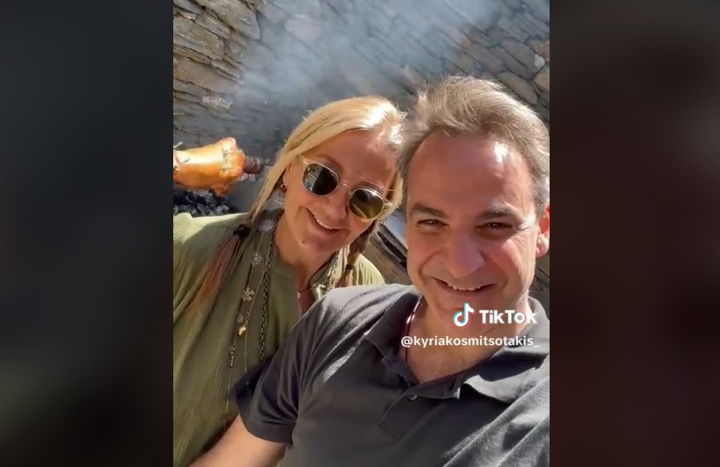 Νέο πασχαλινό βίντεο Μητσοτάκη στο Tik Tok – “Ήρθε η ώρα να ασχοληθούμε με το αρνί και το κοκορέτσι, χρόνια πολλά”