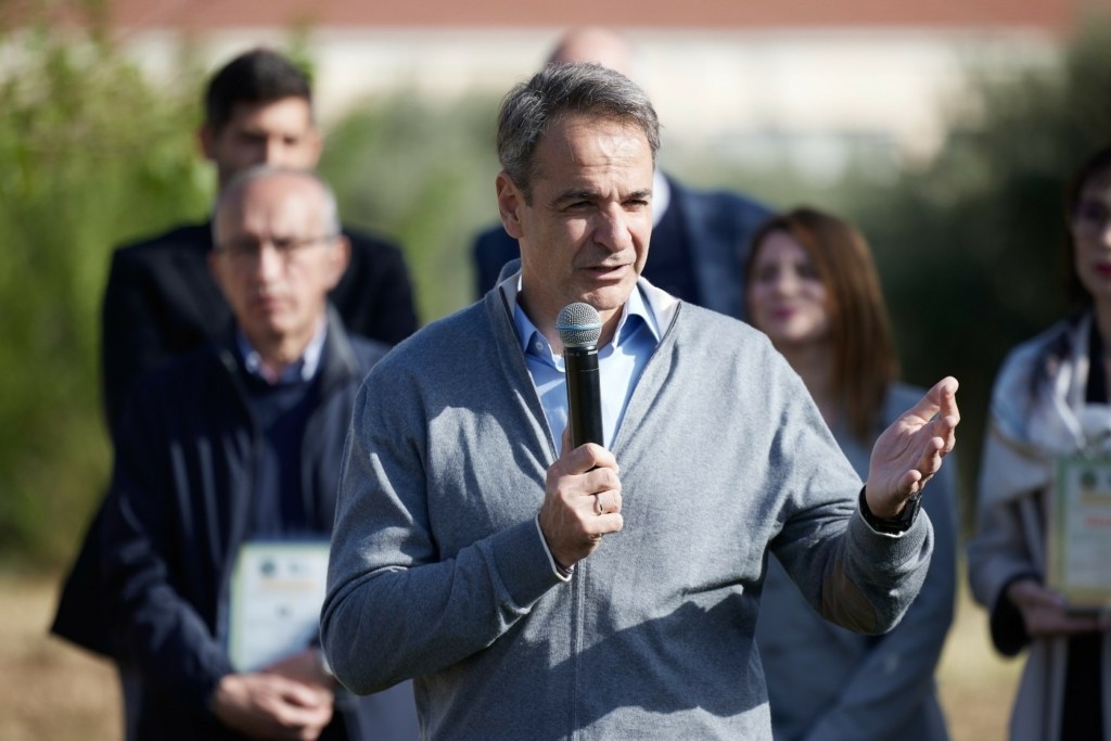 Εκλογές 2023 – Μητσοτάκης από Φωκίδα: “Άρες-μάρες κουκουνάρες οι εξαγγελίες Τσίπρα”- Η ελιά που φύτεψε στην Άμφισσα