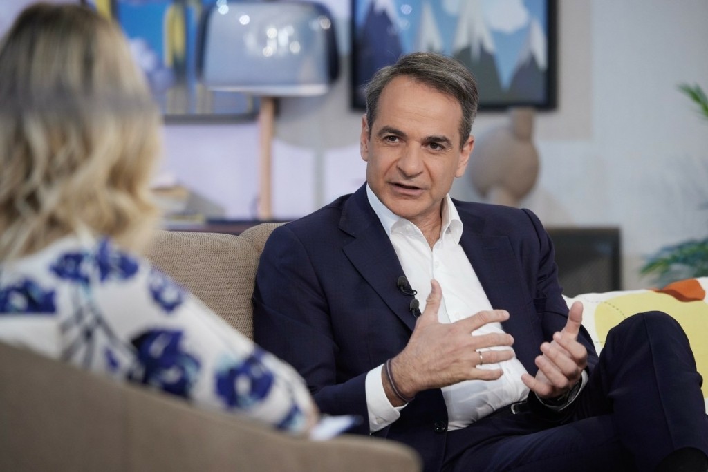 Ο Κυριάκος Μητσοτάκης στην Ελεονώρα Μελέτη – “Ιδιωτικά μπορεί και να έκλαψα για την τραγωδία στα Τέμπη”