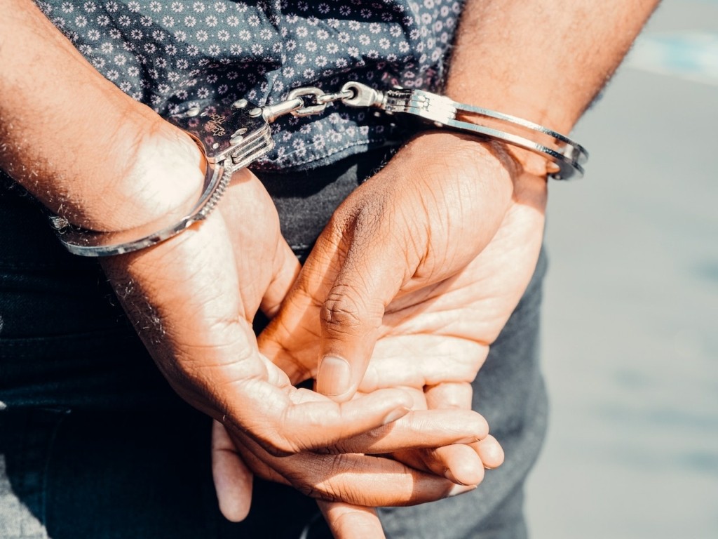 Πώς εντόπισαν τον δράστη που μαχαίρωσε την εξωσυζυγική σχέση της γυναίκας του στην Αχαΐα – Ανησυχίες για βεντέτα