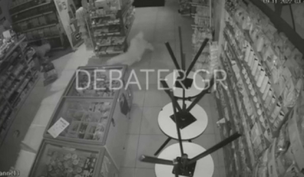 Καρέ – καρέ στο DEBATER η διάρρηξη “ριφιφί” σε καταστήματα ψιλικών στη Θεσσαλονίκη (vids)