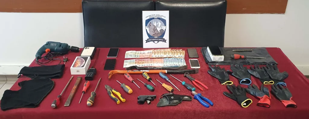 Ενώπιον του εισαγγελέα πέντε συλληφθέντες στη Θεσσαλονίκη για 17 διαρρήξεις “ριφιφί” με λεία 138.000 ευρώ