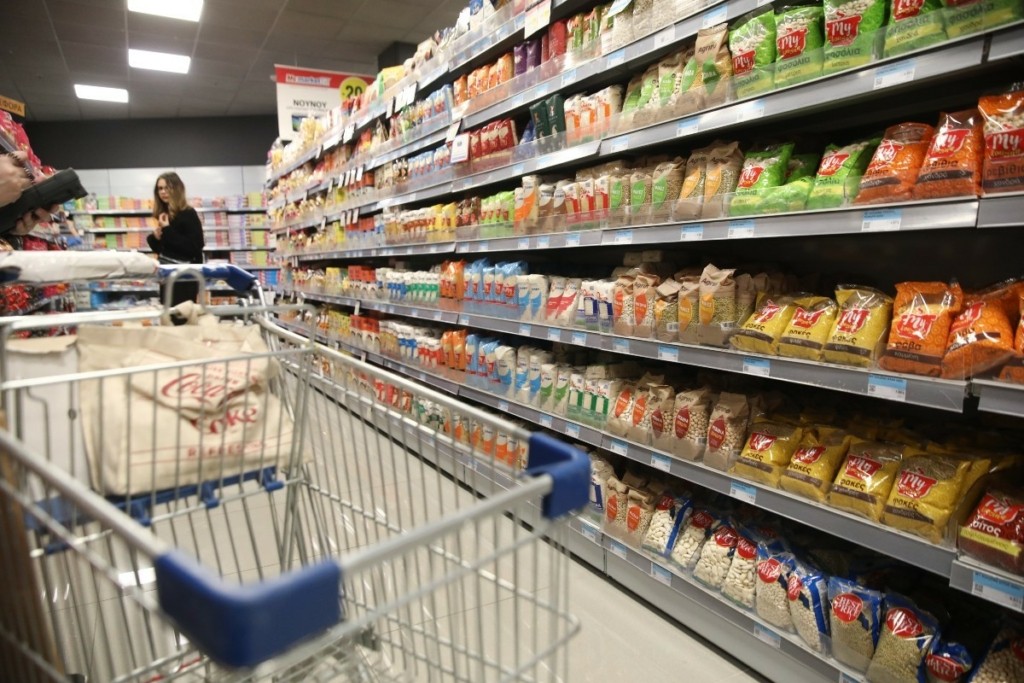 Γιατί υπάρχουν αποκλίσεις στην πορεία των εγχώριων και διεθνών λιανικών τιμών στα τρόφιμα