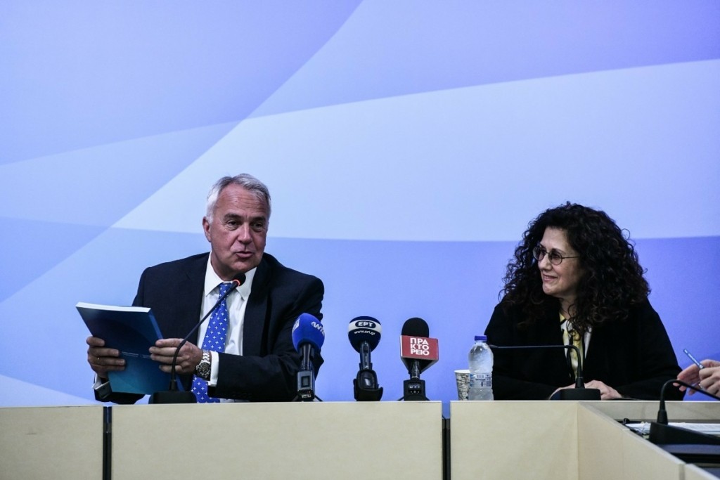 Εκλογές 2023: Η Καλλιόπη Σπανού παρέλαβε από τον Μάκη Βορίδη