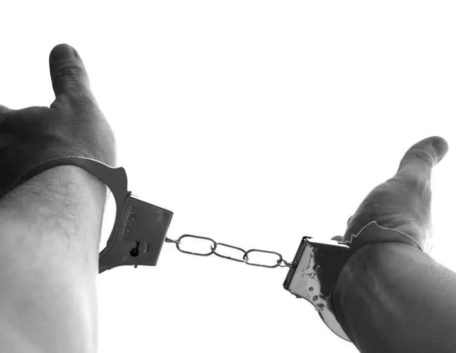 Δράμα: Χειροπέδες στον οδηγό ΚΤΕΛ που εγκατέλειψε μαθητές σε ερημική τοποθεσία