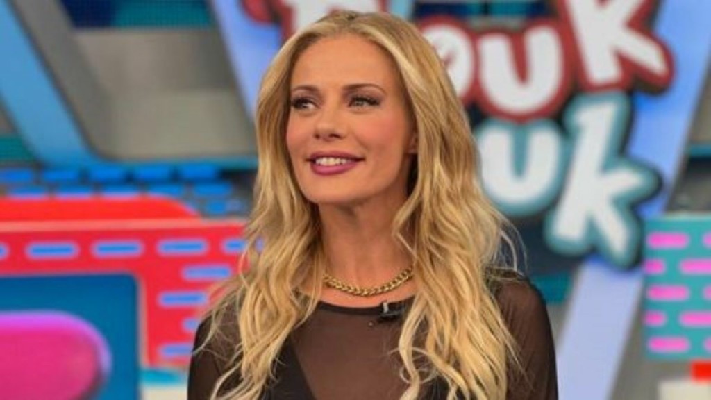 Θα συνεχίσει η Μακρυπούλια στον ANT1; – “Τελειώσαμε τα γυρίσματα για το φετινό Ρουκ Ζουκ” (vid)