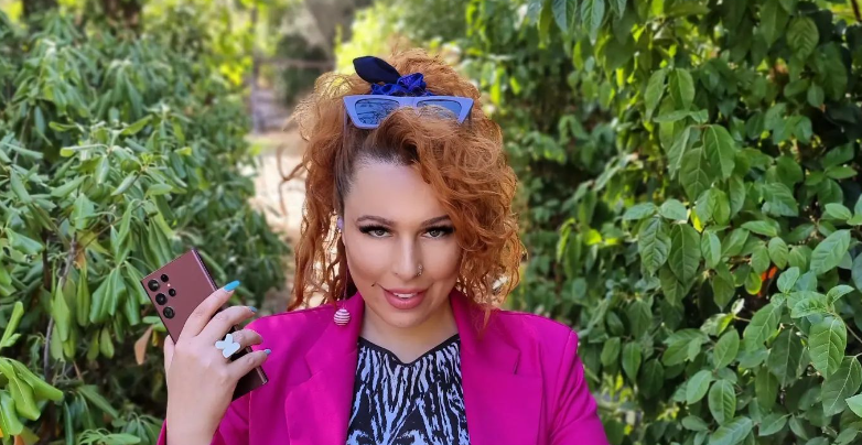 Σοφία Κουρτίδου – Το βιογραφικό, η σχέση με τη μουσική και τα τραγούδια σε μικρή ηλικία, οι σπουδές, το ραδιόφωνο και το Instagram