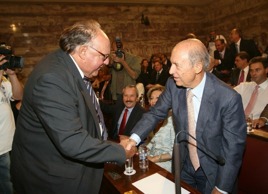 Το «αντίο» του Κώστα Σημίτη στον Θεόδωρο Πάγκαλο – «Ήταν ένα αυστηρός κριτής των πολιτικών εξελίξεων»