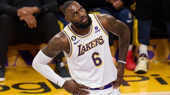 LeBron James: Άφησε ανοικτό το ενδεχόμενο να αποχωρήσει από τους Lakers και να αποσυρθεί