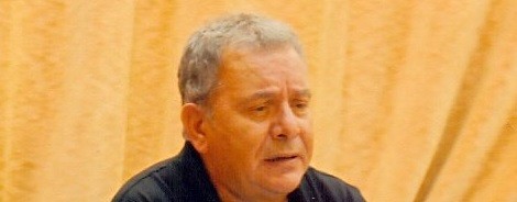 Μανώλης Μητσιάς – Το βιογραφικό, η ηλικία, η καταγωγή, η σύζυγος, ο γιος, οι σπουδές και τα τραγούδια
