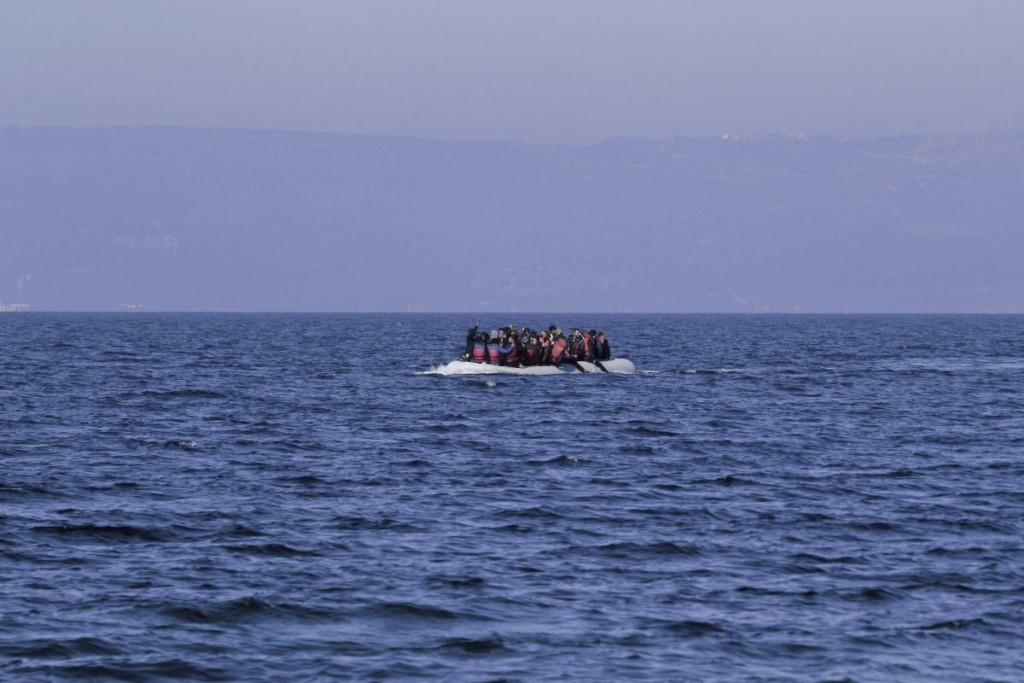 Ναυάγιο με μετανάστες στη Μύκονο – Έρευνες για τη διάσωσή τους