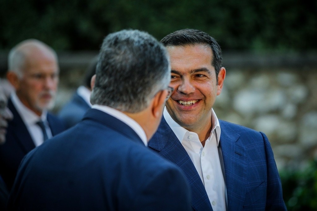 Απάντησε με «πρόβατα» στον Κουτσούμπα ο Τσίπρας για την «γκλίτσα του τσοπάνη»