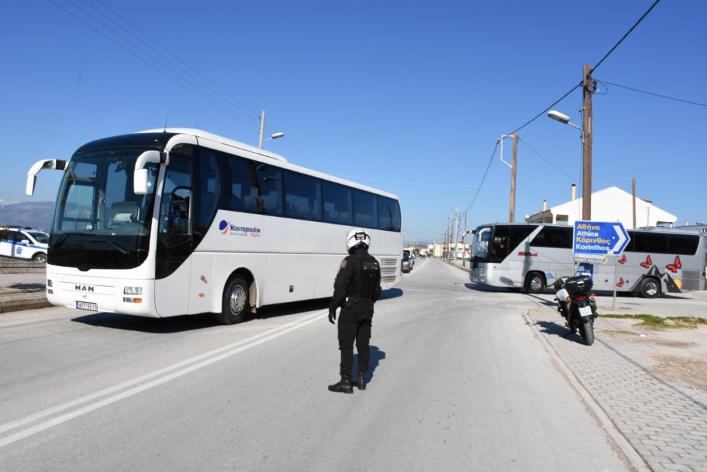 Τρίκαλα: Έκρυψαν μαθητές με μπουφάν σε πούλμαν – Κάθονταν όπως να’ ναι (vid)
