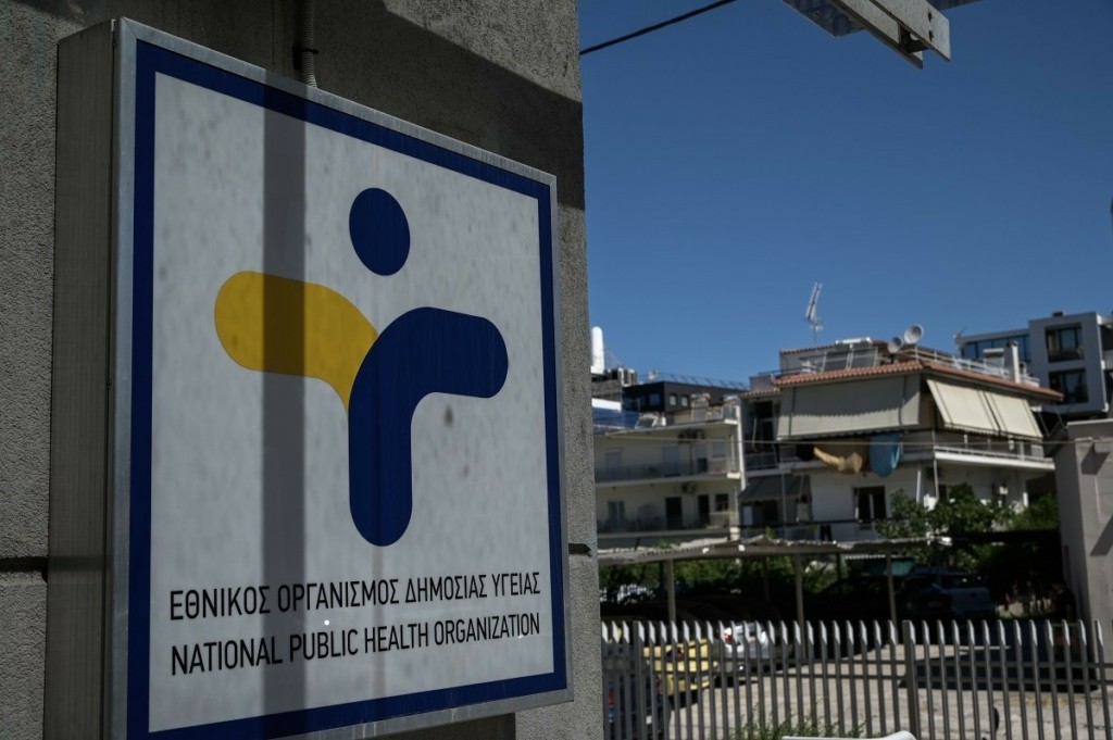 ΕΟΔΥ: 52 θάνατοι από κορονοϊό και 61 διασωληνωμένοι