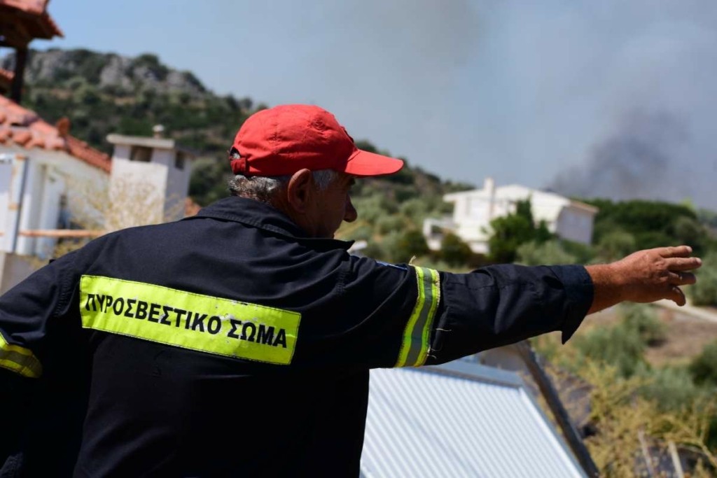 Συναγερμός για φωτιά στη Ρόδο