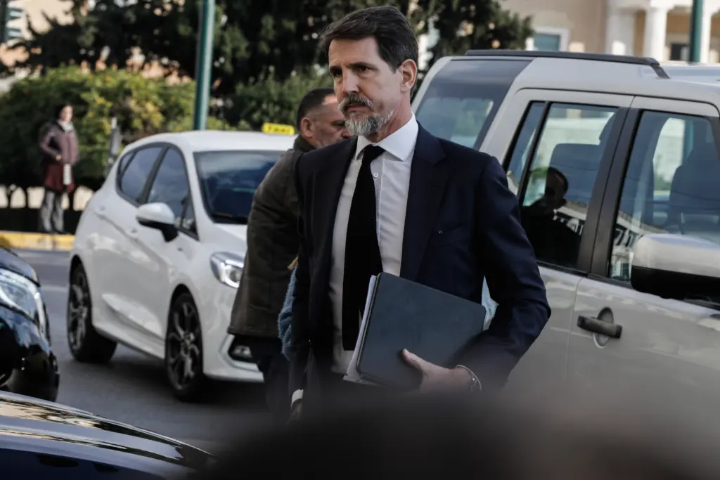 Τέως βασιλιάς Κωνσταντίνος: Στην Αθήνα ο Παύλος για το τρισάγιο του πατέρα του (vid)