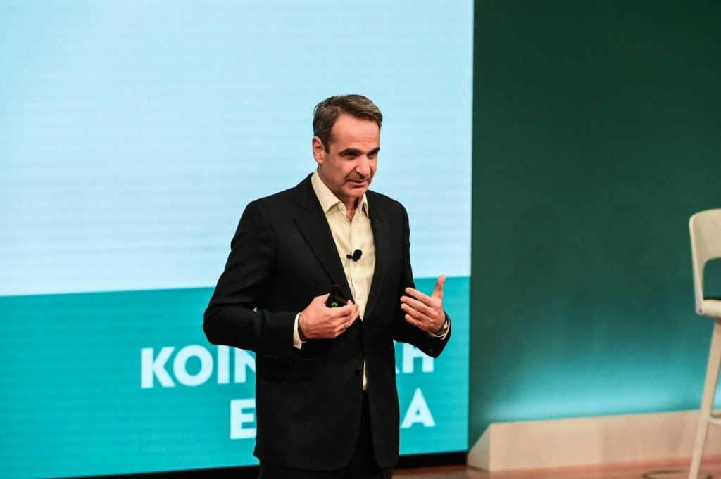 “Θέλουμε κατώτατο μισθό στην τετραετία στα 950 ευρώ” – Η ατάκα Μητσοτάκη και το “καρφί” στον Τσίπρα