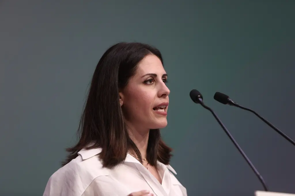 Η πρώτη δημόσια εμφάνιση της Χρονοπούλου – “Να κρατάει ο ένας το χέρι του άλλου”