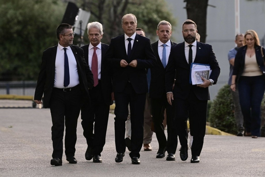 Βελόπουλος στο debate: «Δεν μπορεί η πολιτική εξουσία να κόβει το δρόμο στον Κασιδιάρη» (vids)
